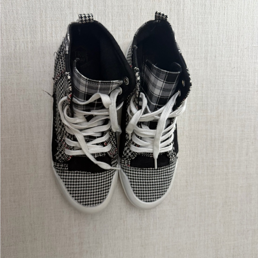 Stylish Black and White Women Shoes